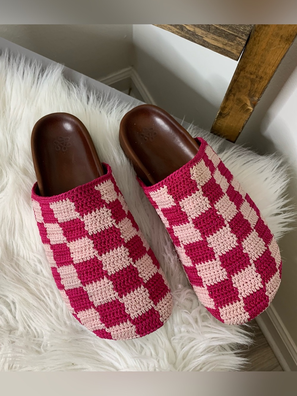 The SAK Pink Checkered Check Plaid Crochet Slip-On Clogs for Women Size 10